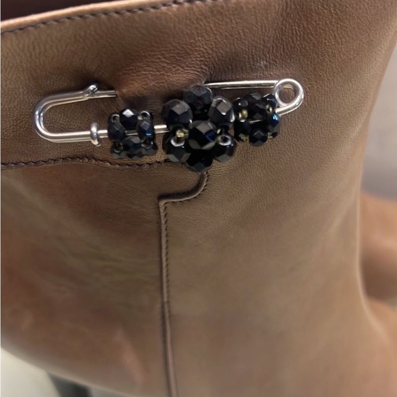 EMMA VIANI MADE IN ITALY LEATHER Tan Heeled Boots with Sleek Silhouette - Picture 9 of 9